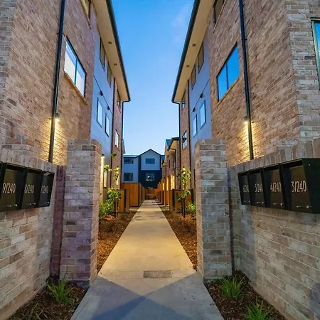 1 Bed Comfort In The Heart Of Chch Christchurch Exterior photo