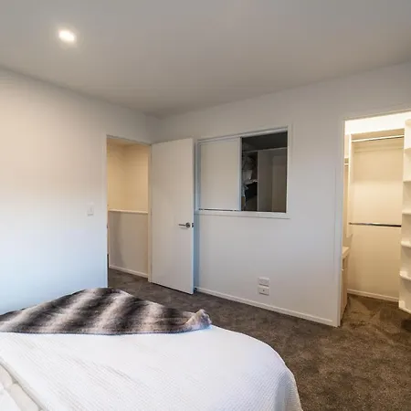 1 Bed Comfort In The Heart Of Chch Christchurch Exterior photo