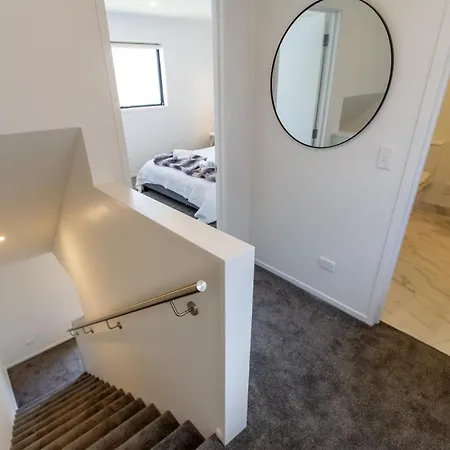 1 Bed Comfort In The Heart Of Chch Christchurch Exterior photo